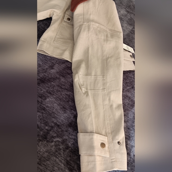 NWT No Boundaries Cropped Beige/Brown Collared Zip Jacket Womens size: S(4-6) - Picture 5 of 15